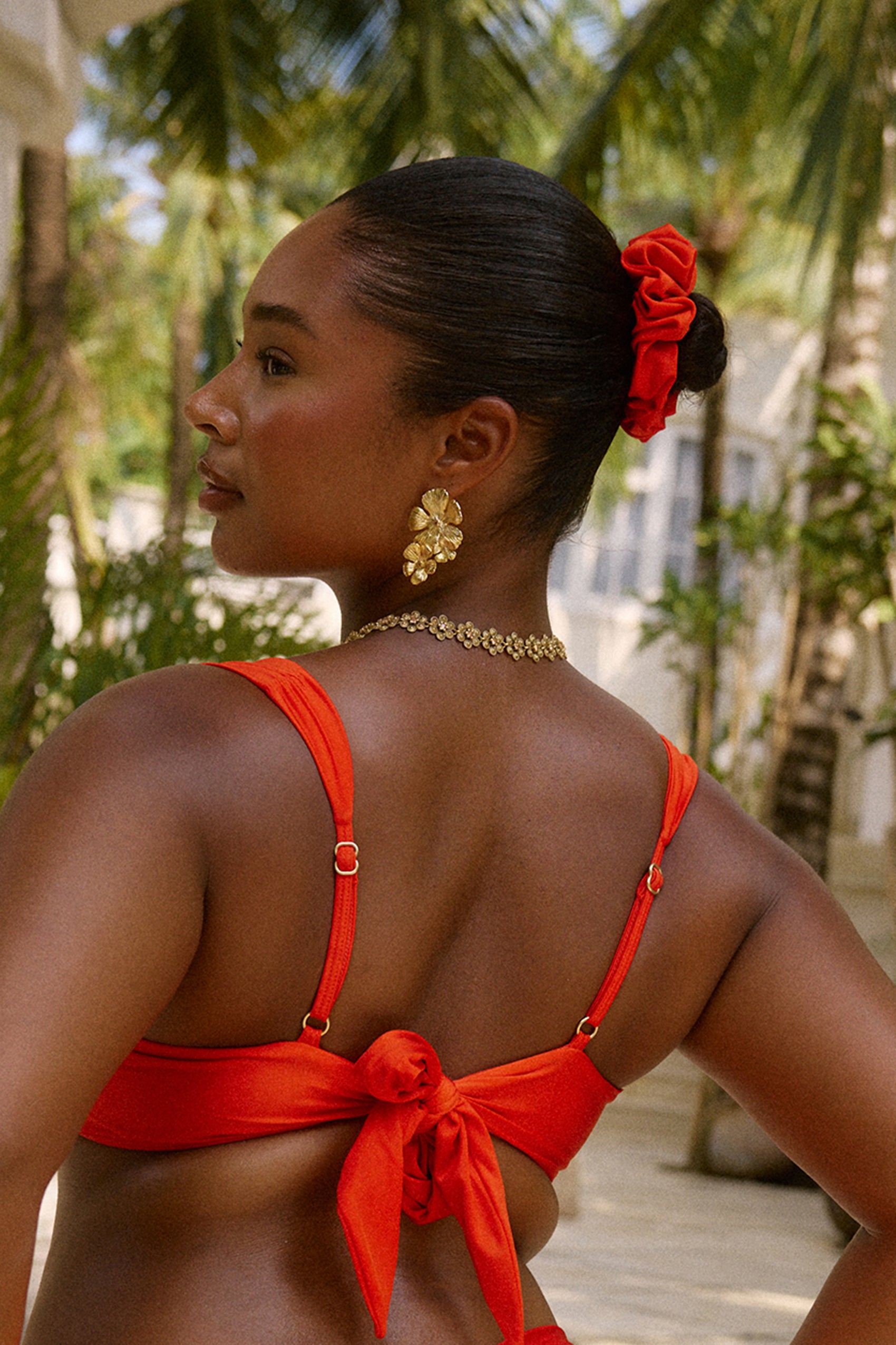 Collective Swimwear - Scrunchie in Carmesí fourth image